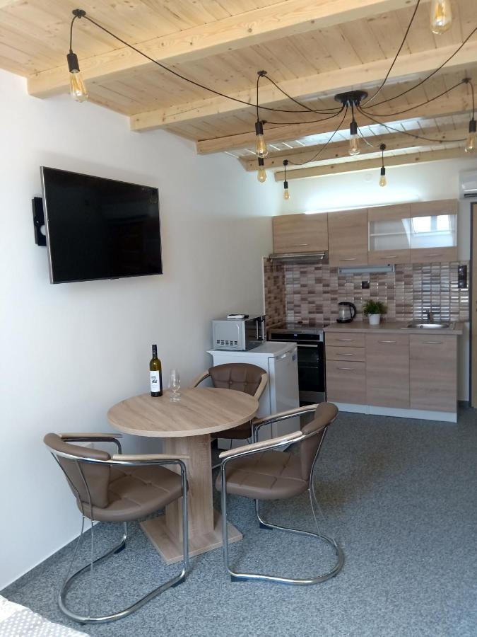 U Hradeb Apartamento Mikulov Exterior foto